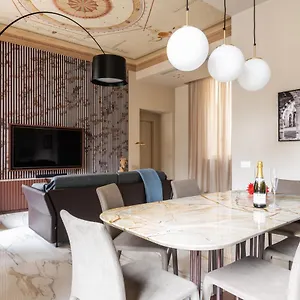 Palazzo Visconti - By Myhomeincomo , كومو إيطاليا